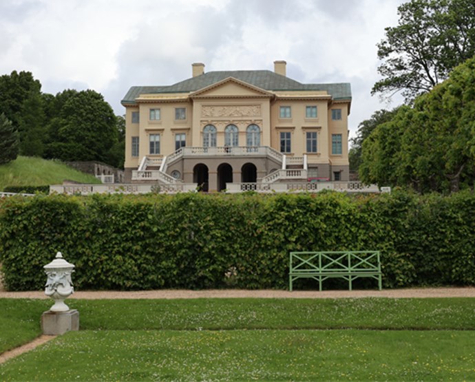 Följ med till 1700-talsmiljön